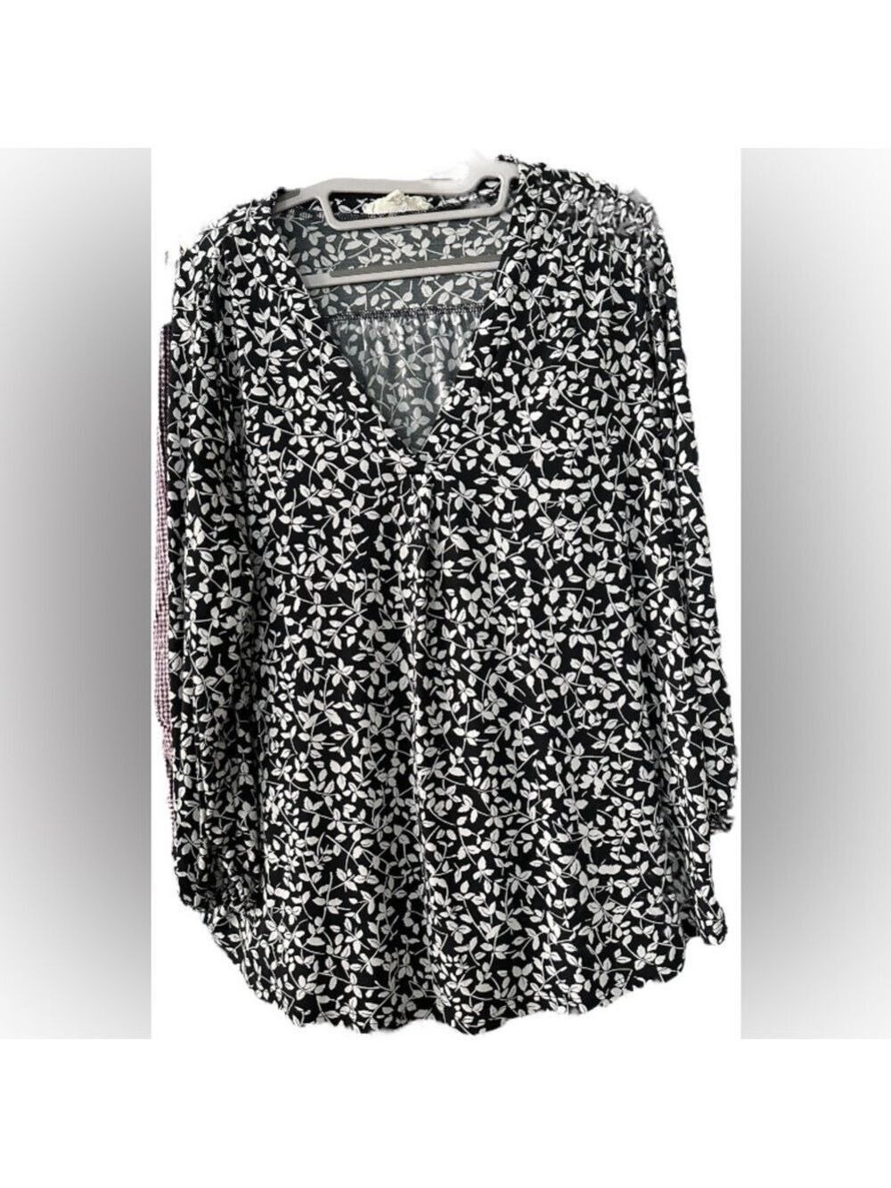 Vince Camuto B & W Leaf Print V Neck Long Sleeve Tunic - Picture 3 of 9